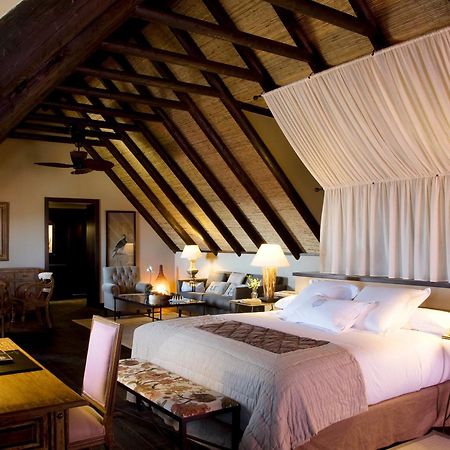 아시아 가든 호텔 앤 타이 스파, 어 로얄 하이드어웨이 호텔 피네스트라트 외부 사진 A suite at the Four Seasons Hotel
