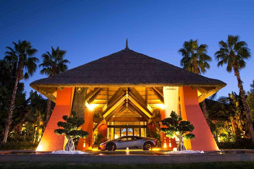아시아 가든 호텔 앤 타이 스파, 어 로얄 하이드어웨이 호텔 피네스트라트 외부 사진 The entrance of the resort