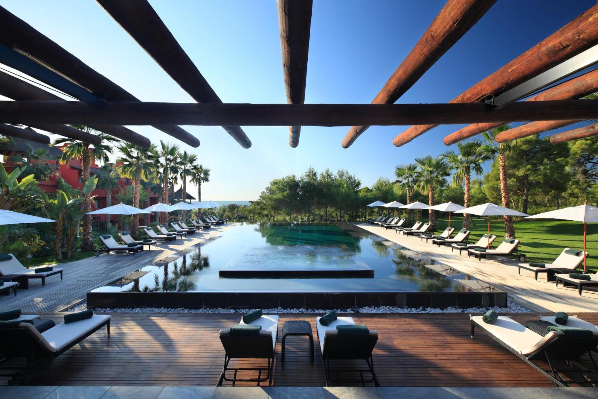 아시아 가든 호텔 앤 타이 스파, 어 로얄 하이드어웨이 호텔 피네스트라트 외부 사진 The pool at the Mandarin Oriental, Bodrum