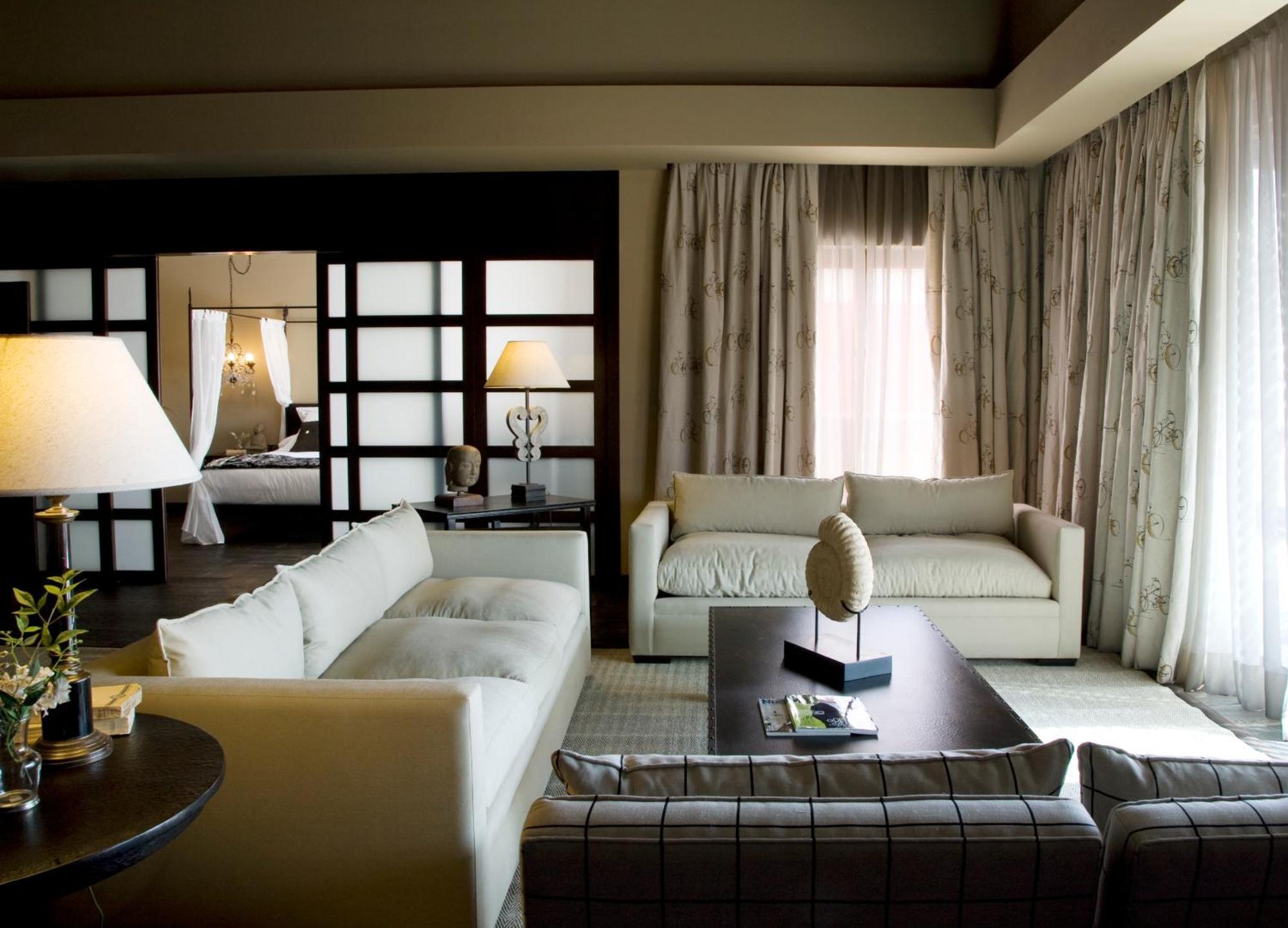 아시아 가든 호텔 앤 타이 스파, 어 로얄 하이드어웨이 호텔 피네스트라트 외부 사진 A suite at the Mandarin Oriental, Munich