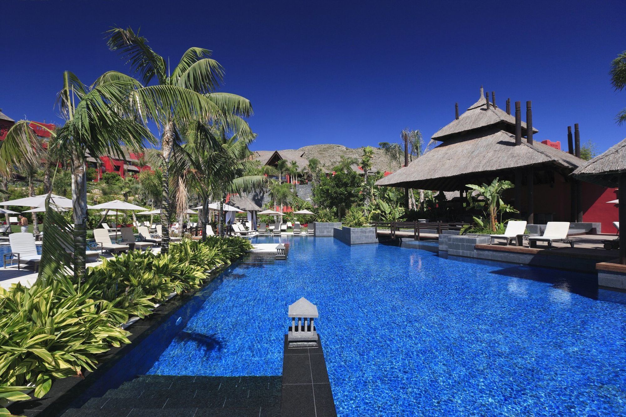 아시아 가든 호텔 앤 타이 스파, 어 로얄 하이드어웨이 호텔 피네스트라트 시설 사진 The pool at the Royal Thai Suite