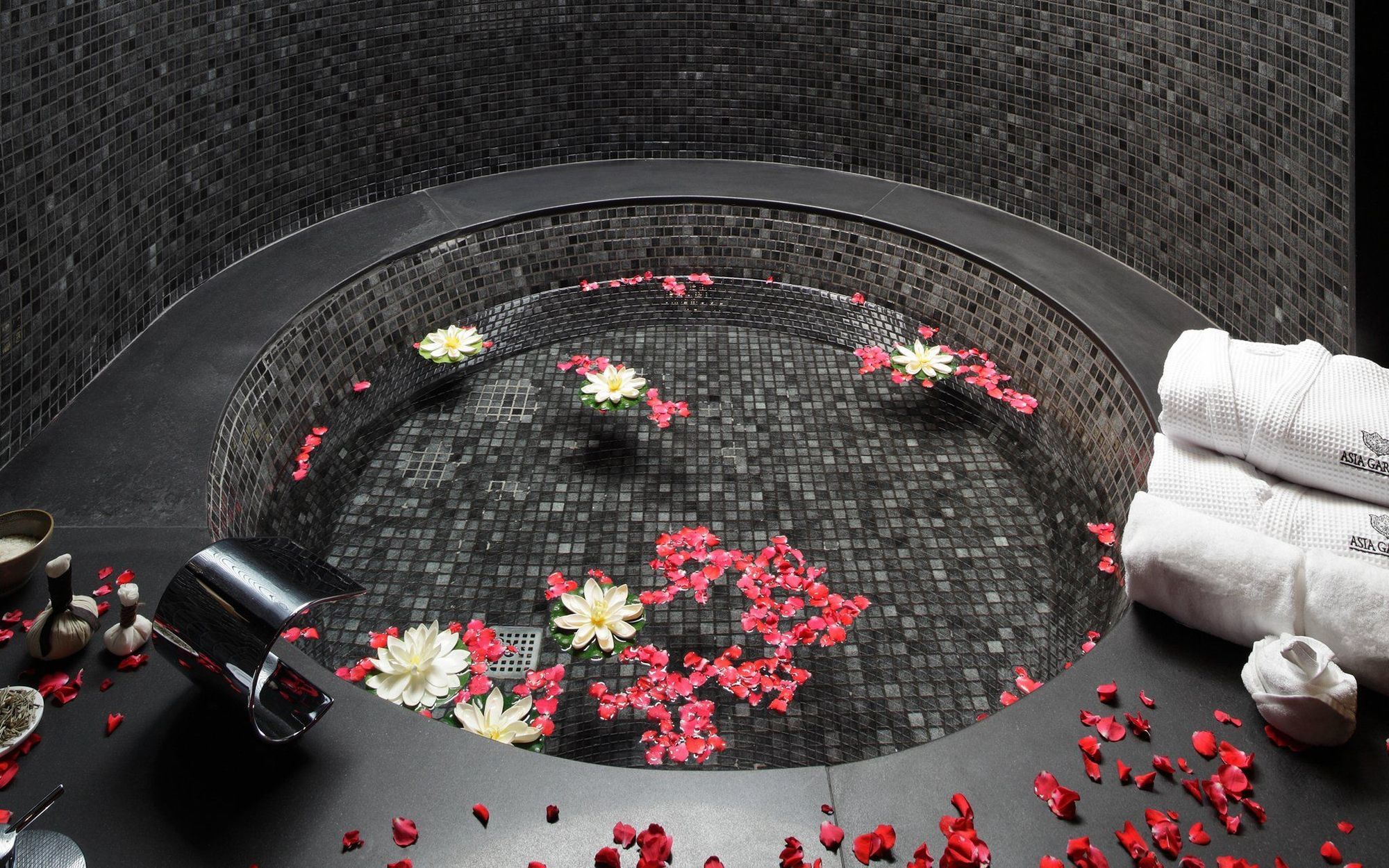 아시아 가든 호텔 앤 타이 스파, 어 로얄 하이드어웨이 호텔 피네스트라트 외부 사진 A spa at the Four Seasons Hotel, Hong Kong