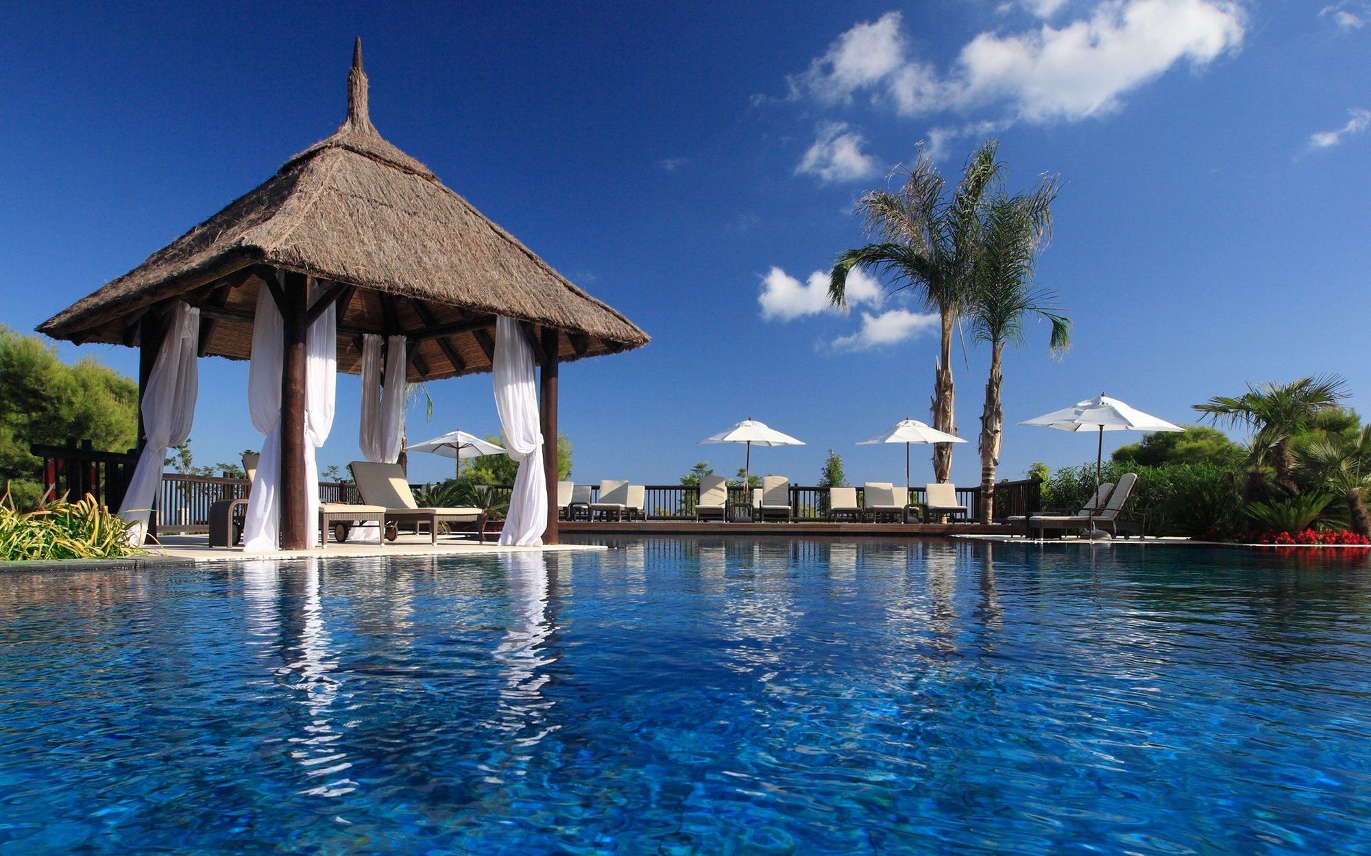 아시아 가든 호텔 앤 타이 스파, 어 로얄 하이드어웨이 호텔 피네스트라트 시설 사진 The swimming pool at the resort