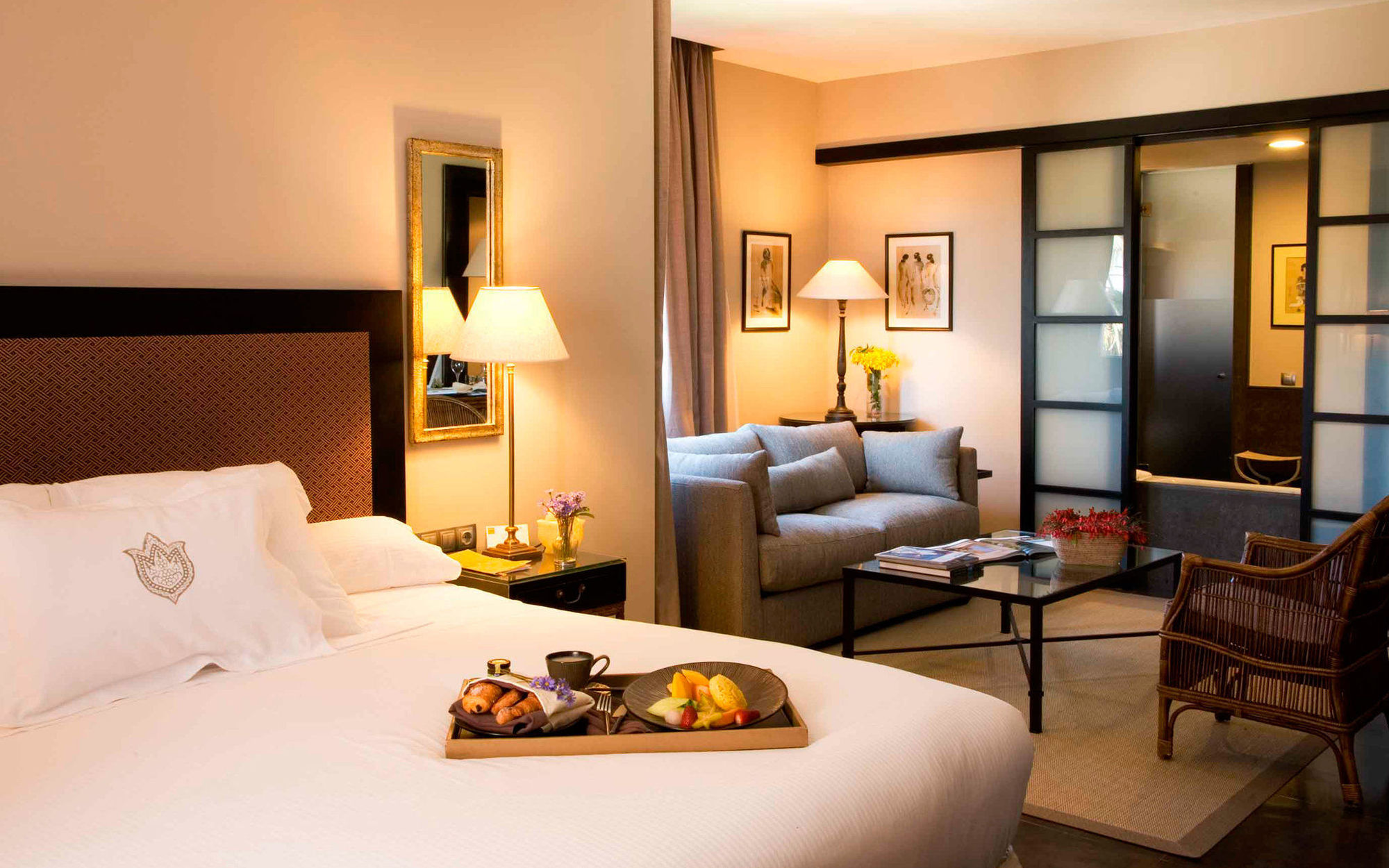 아시아 가든 호텔 앤 타이 스파, 어 로얄 하이드어웨이 호텔 피네스트라트 외부 사진 A room at the Mandarin Oriental, Madrid