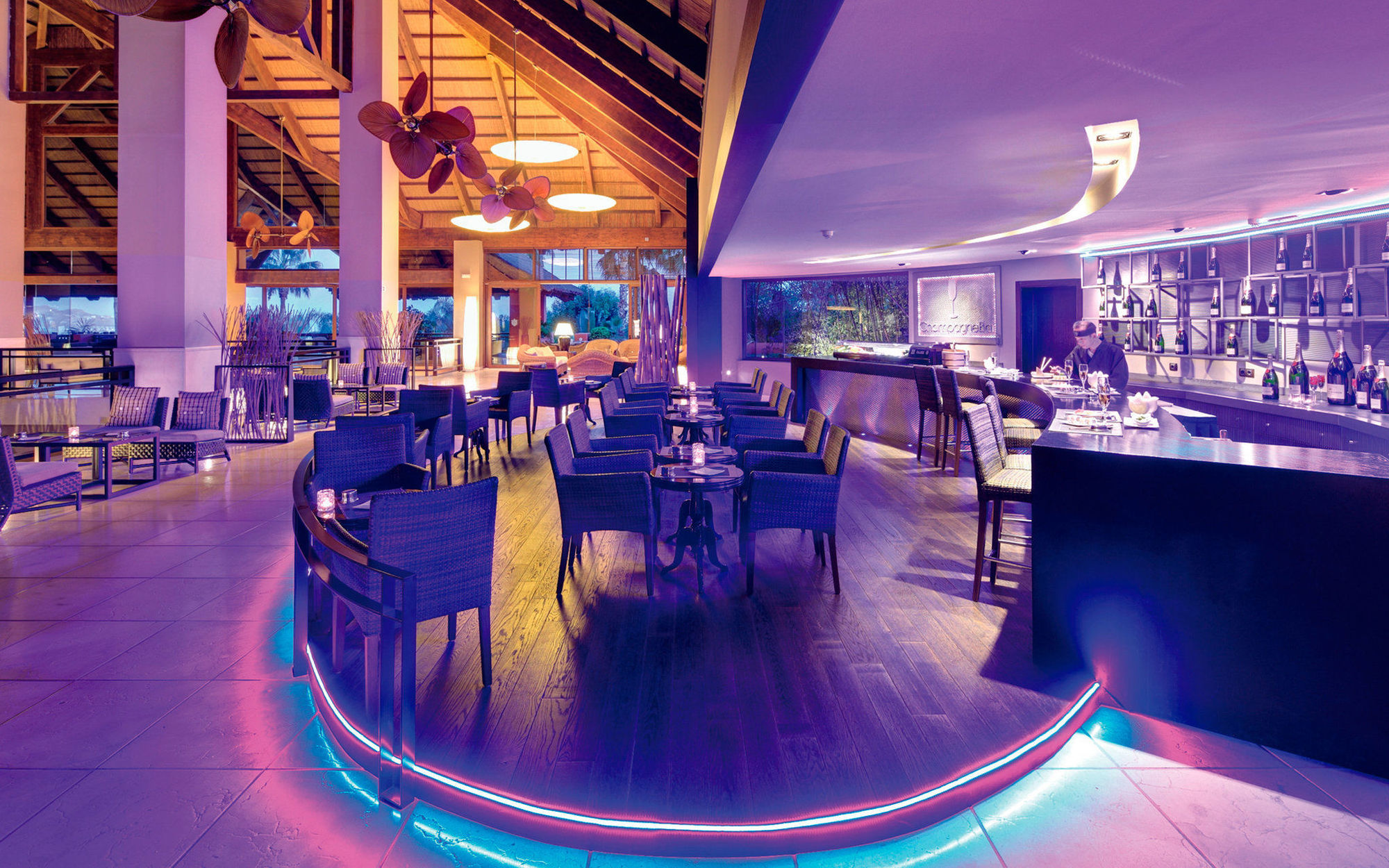 아시아 가든 호텔 앤 타이 스파, 어 로얄 하이드어웨이 호텔 피네스트라트 레스토랑 사진 The restaurant