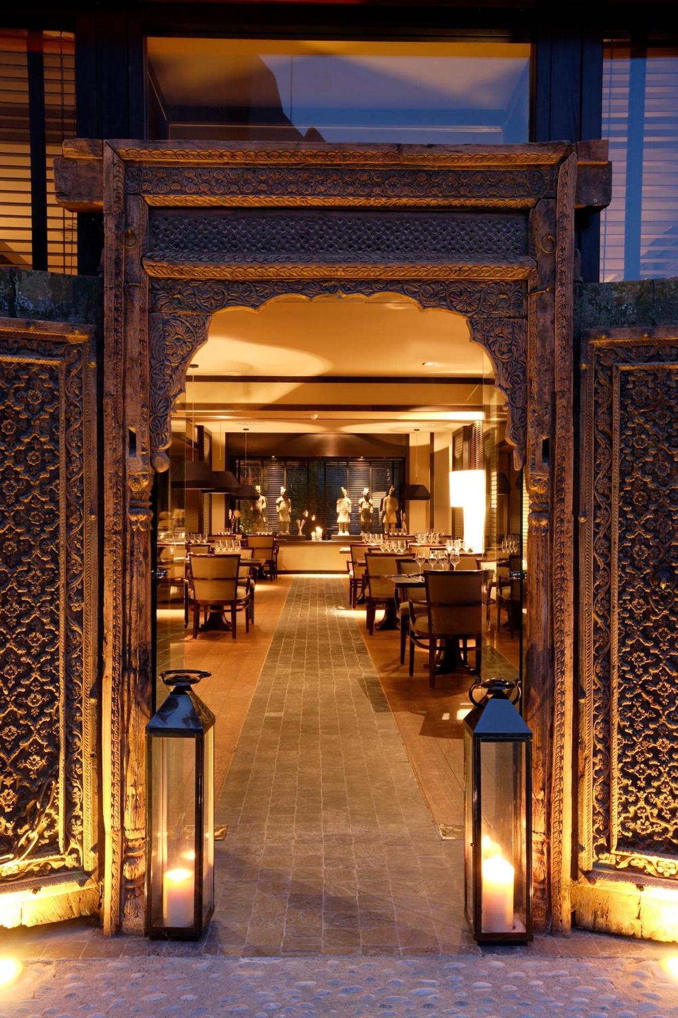 아시아 가든 호텔 앤 타이 스파, 어 로얄 하이드어웨이 호텔 피네스트라트 외부 사진 The restaurant at the Taj Mahal Palace