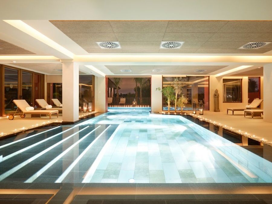 아시아 가든 호텔 앤 타이 스파, 어 로얄 하이드어웨이 호텔 피네스트라트 외부 사진 The swimming pool at the hotel