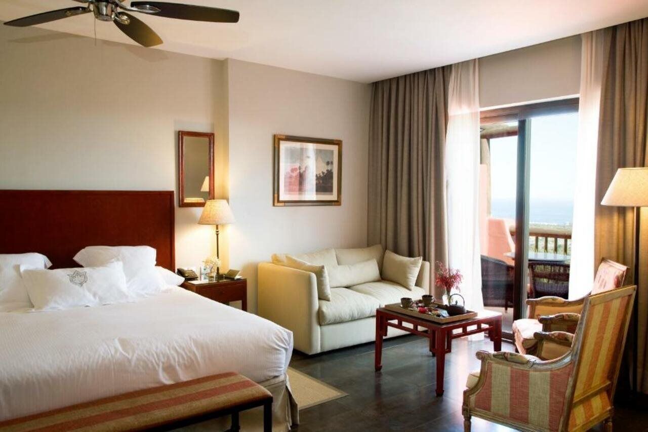 아시아 가든 호텔 앤 타이 스파, 어 로얄 하이드어웨이 호텔 피네스트라트 외부 사진 A room at the Four Seasons Hotel